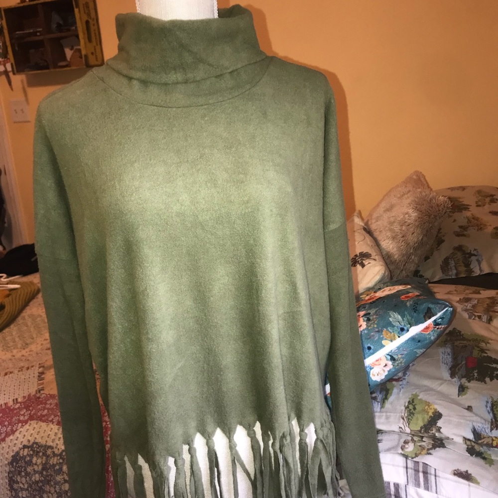 NWOT Green moss turtleneck sweater with fringe on the bottom